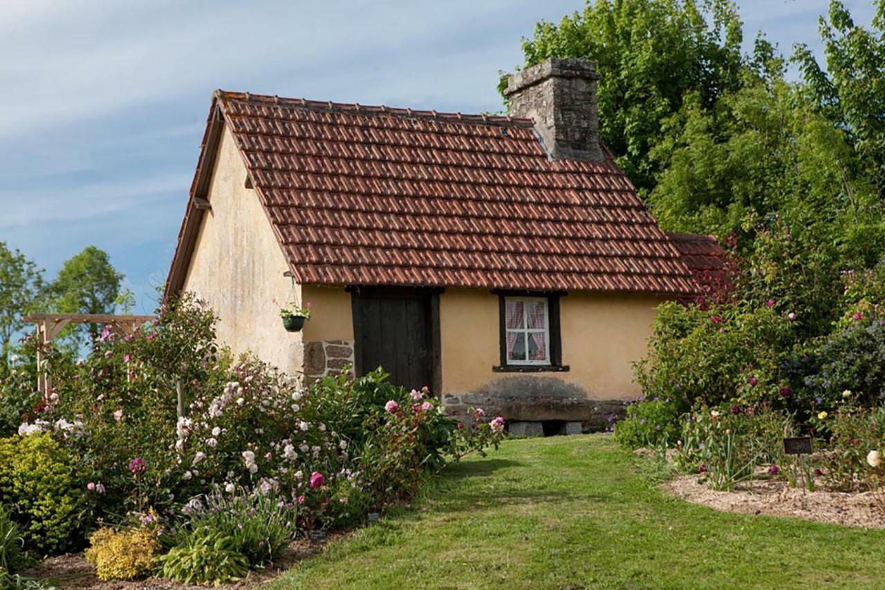 Les Goubelins Bed & Breakfast La Lande-d'Airou Bagian luar foto