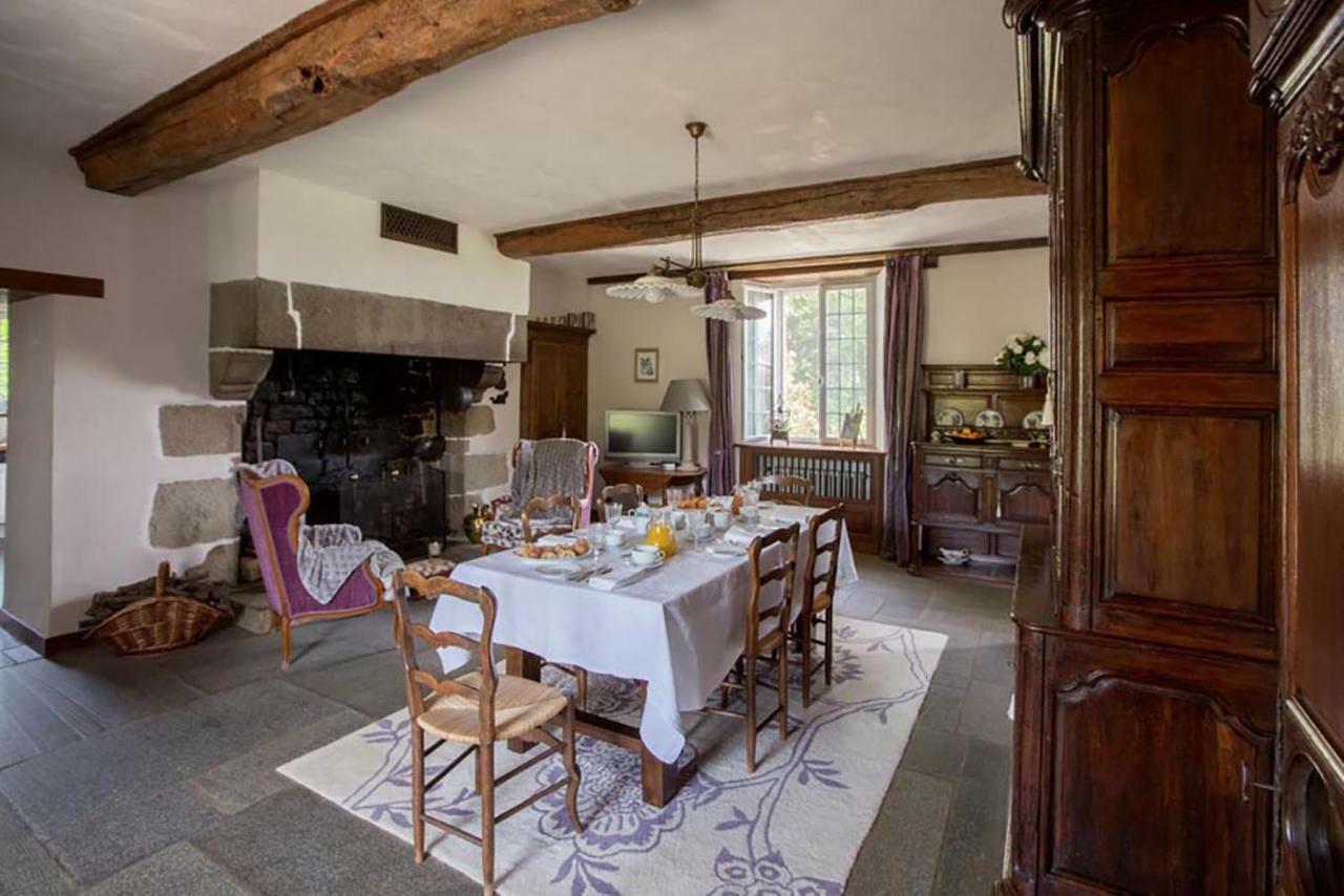 Les Goubelins Bed & Breakfast La Lande-d'Airou Bagian luar foto