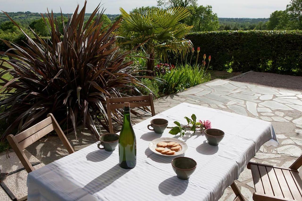 Les Goubelins Bed & Breakfast La Lande-d'Airou Bagian luar foto